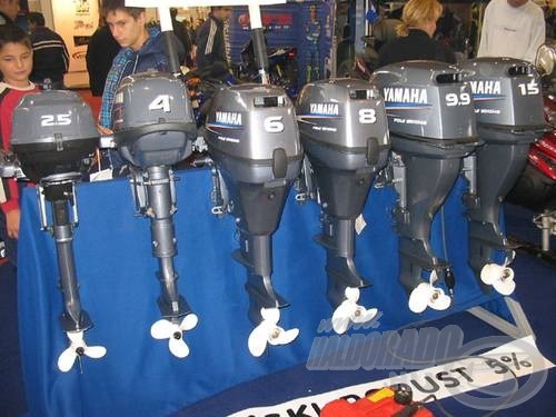 … és a mai Yamaha csónakmotoro