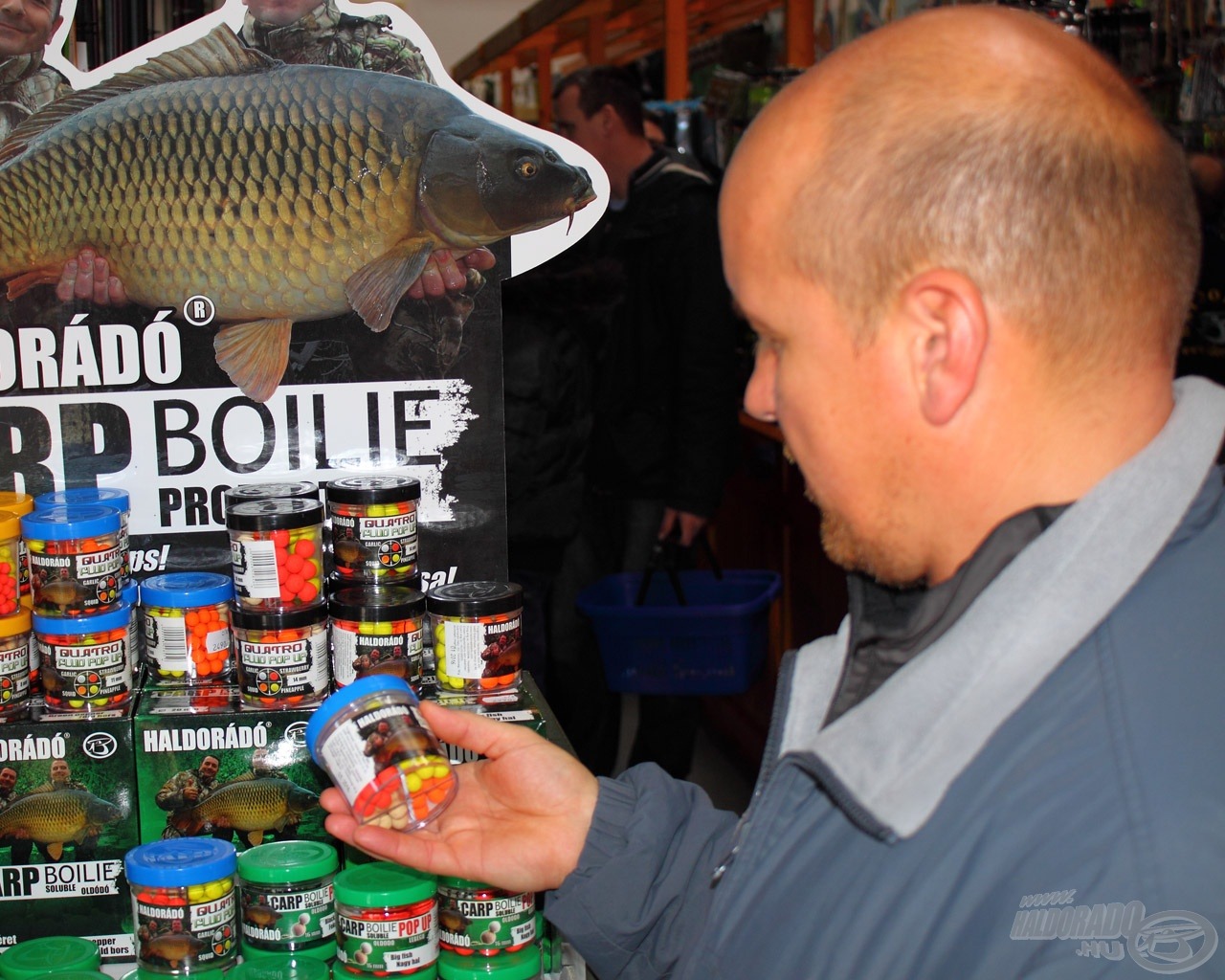 4 íz egy dobozban - Quatro Fluo Pop up bojlik, a nagyobb méretek iránt a bojlisok, míg a 8mm-es iránt a feederesek érdeklődnek nagyon