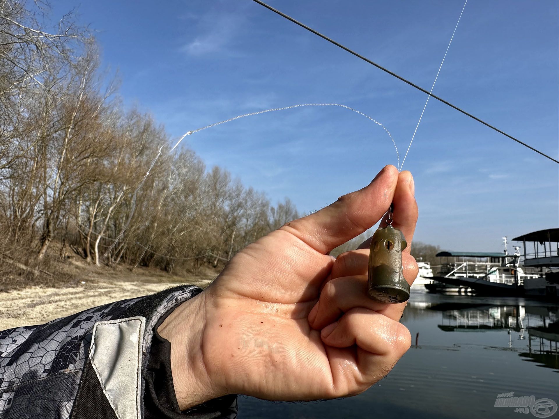 A sodrat gubancgátló szerepe mellett az is fontos, hogy az előkét miként „teszi” le az aljzatra