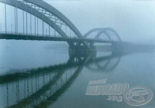 ...és ilyen volt ősszel a Zsezsely híd.