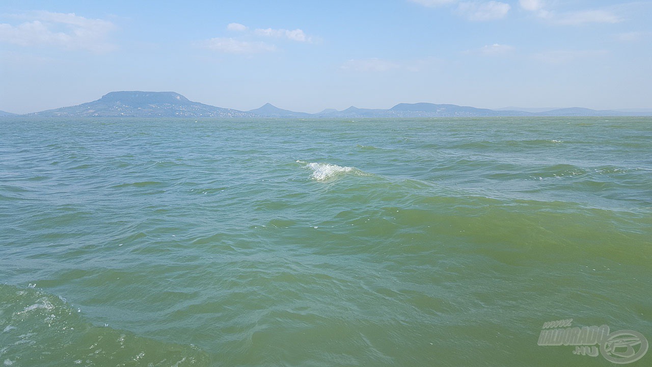 … az a vízen már tarajos hullámokat gerjesztő, vad szélként érvényesül, ami nagyban megnehezíti a horgászatot
