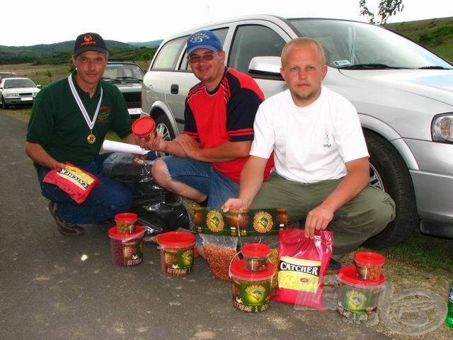 Több gyári golyót is kipróbáltunk, ám ezek közül egyedül a Meleg-féle Tutti-Fruttis bojli hozott halat a házi keverésűek mellett! Így külön örültünk, hogy ilyen különdíjat csíptünk el!