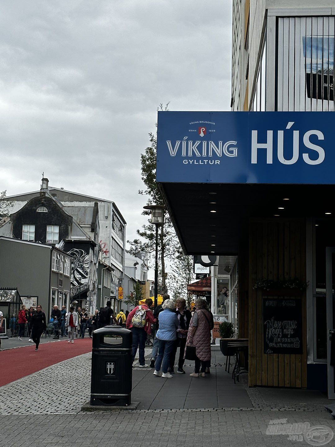 Az eredményes horgásztúra után Reykjavíkban is szétnéztünk és számos számunkra mókás nevű üzletet vagy éttermet találtunk. Íme, a VIKING HÚS