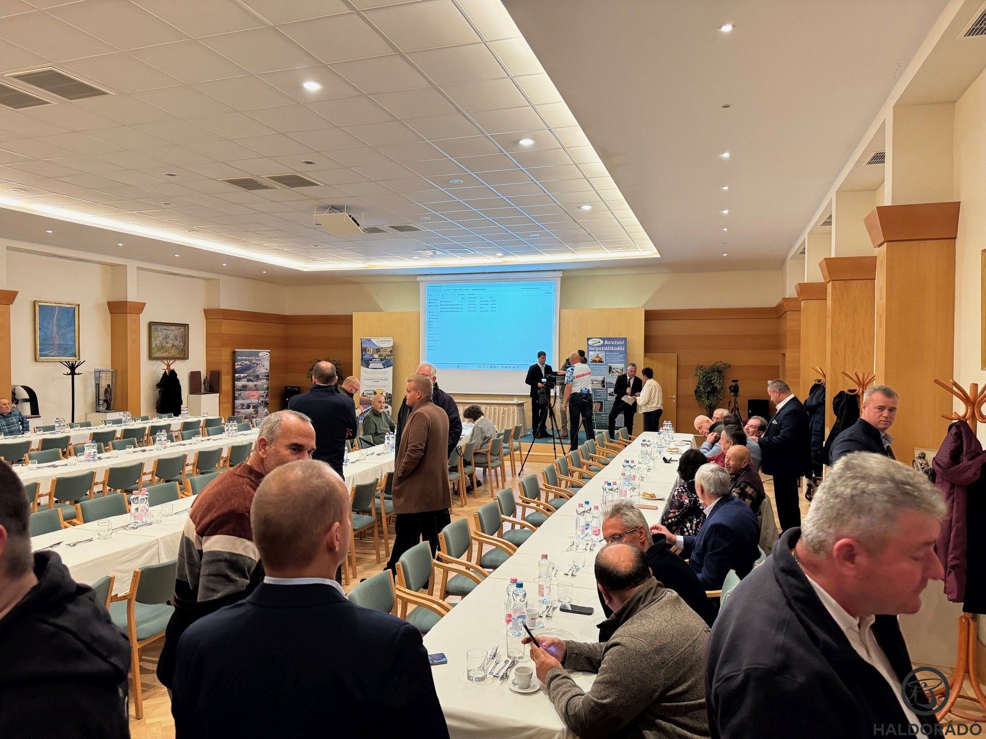 A meghívott vendégek pontosan érkeztek Siófokra, a XI. Balatoni Horgász Konferenciára