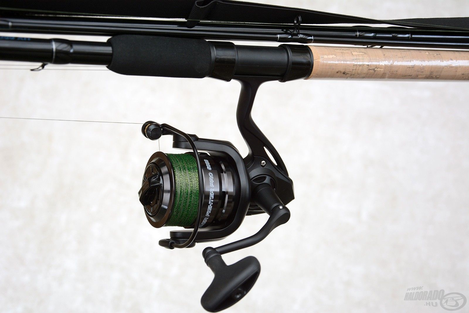 A Carp Fighter Feeder 360XH bothoz tökéletesen passzol a Power Fighter Pro 5000 orsó