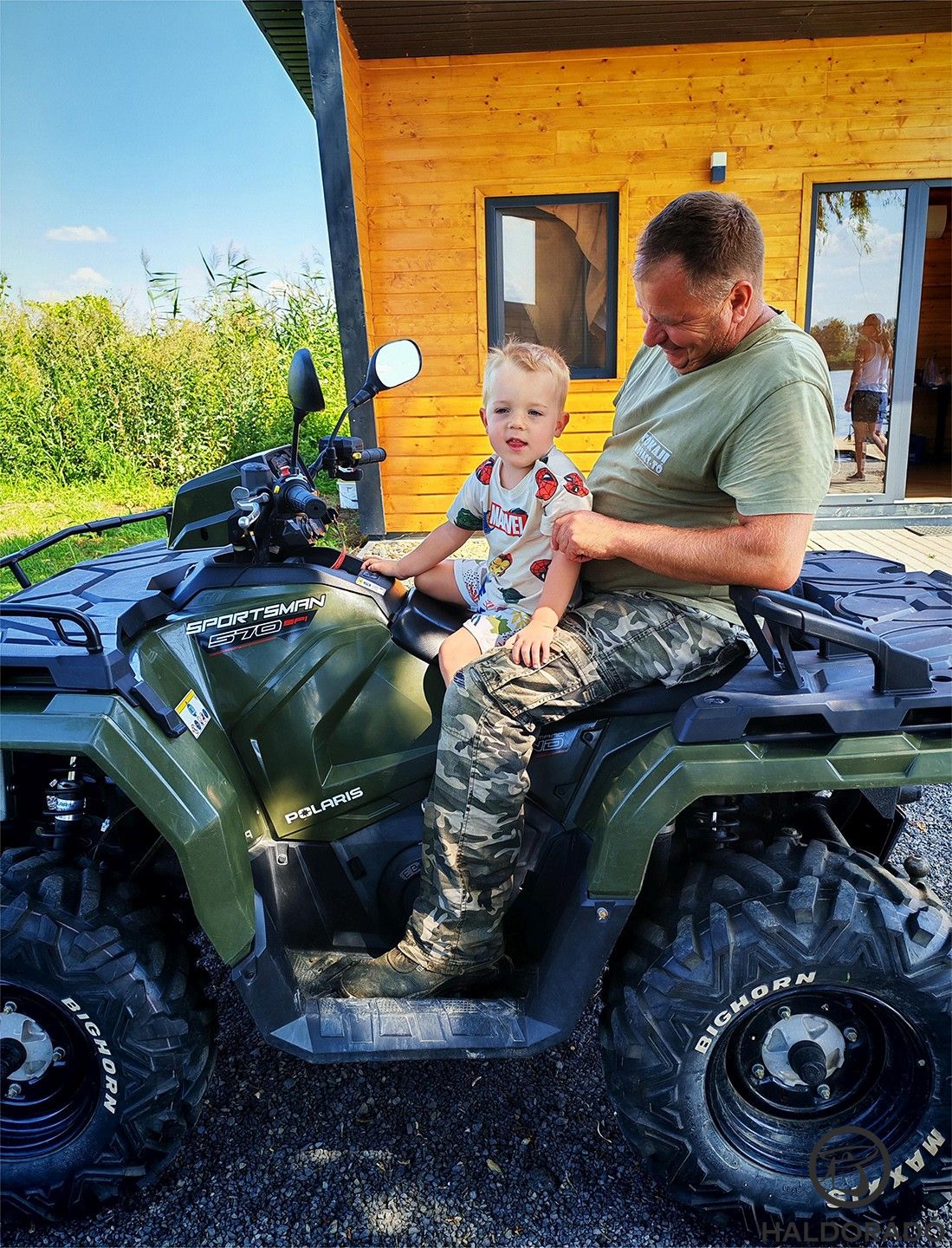 Olinak lehetősége volt egy rövid quadozásra is