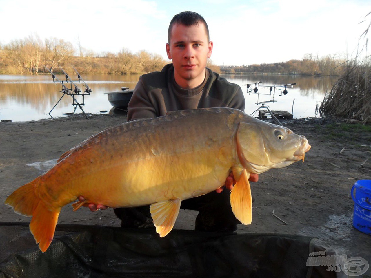 Erőtől duzzadó 13,83 kg-os tükrös