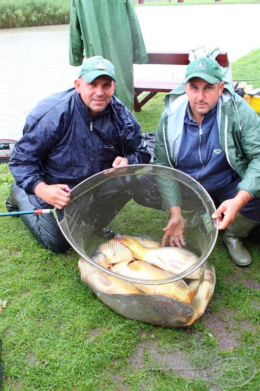 Balogh László a 22-es helyen (a „C” szektorban) horgászva 59 kg-nyi halat mérlegelt a nap végére. A képen az egyik köztes mérlegelés termése…