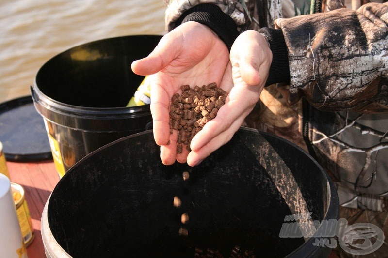 Különítsétek el a felhasználni kívánt CSL pellet mennyiséget…