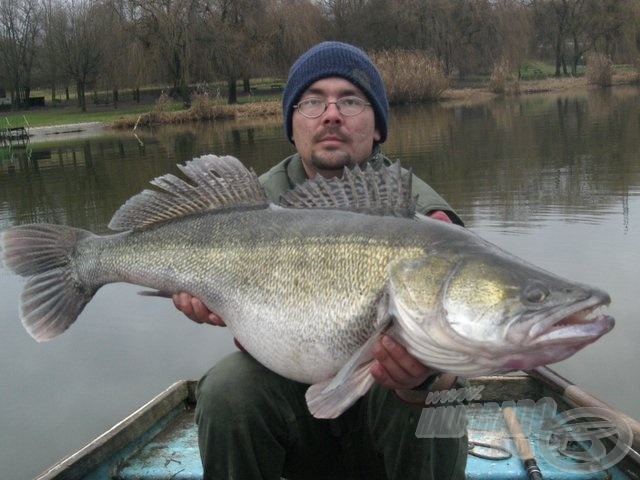 Vass Endre (Endru) fogása is példaértékű. 9,7 kg-os süllőt engedett vissza fotózás után!