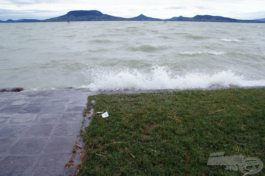 A Balaton a vihar elvonultával sem csillapodott