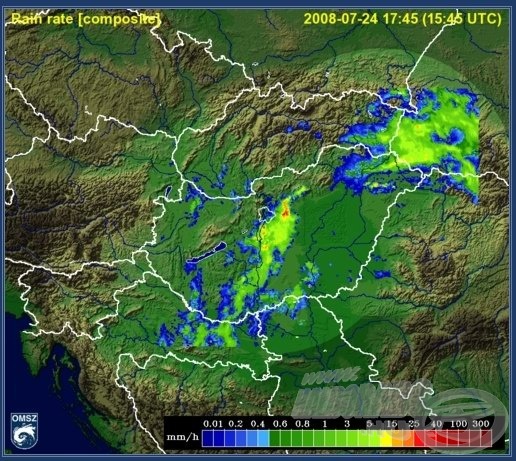 A képernyőn csak bagatell átfutó zápor látszik az Alsó-Tisza felett, de odalent ennyitől is jól el lehet ázni :-)