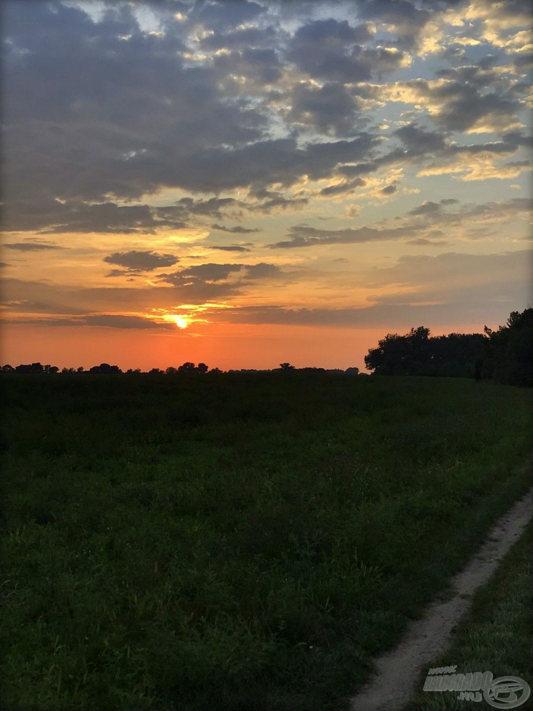 Botok a helyükön, vacsora a helyén, jöhet az éjszaka