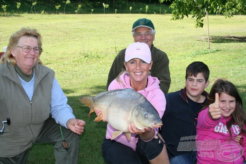 Bajszos, tükrös, 5,5 kg-os és a szurkolótábor