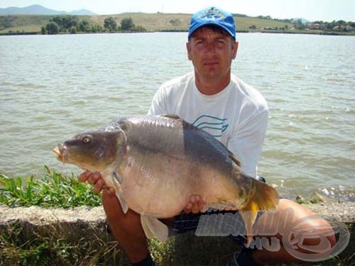 Sisa József fantasztikus hajrában 55 kiló halat fogott a vasárnapi fordulóban! Ez a kiváló teljesítmény szektorgyőzelmet, és végül a harmadik helyet eredményezte számára