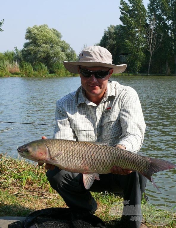 … gyönyörű halakat terelt szákba, amellyel nyerte szektorát