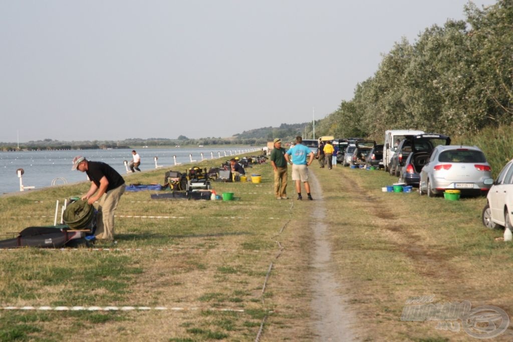 Lassan felhangzik a helyek elfoglalását engedélyező dudaszó