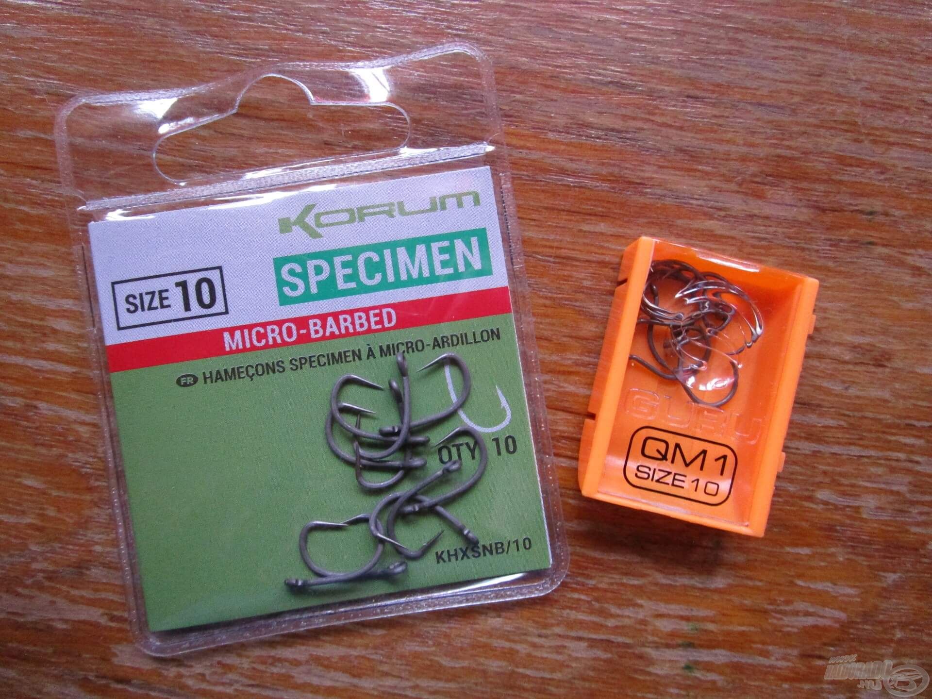 Ez a két horog a kedvencem. A Korum Specimen egy mikroszakállas, a GURU QM1-es pedig egy szakáll nélküli változat. Leggyakrabban a 10-es méreteket használom, főleg gumikukoricához