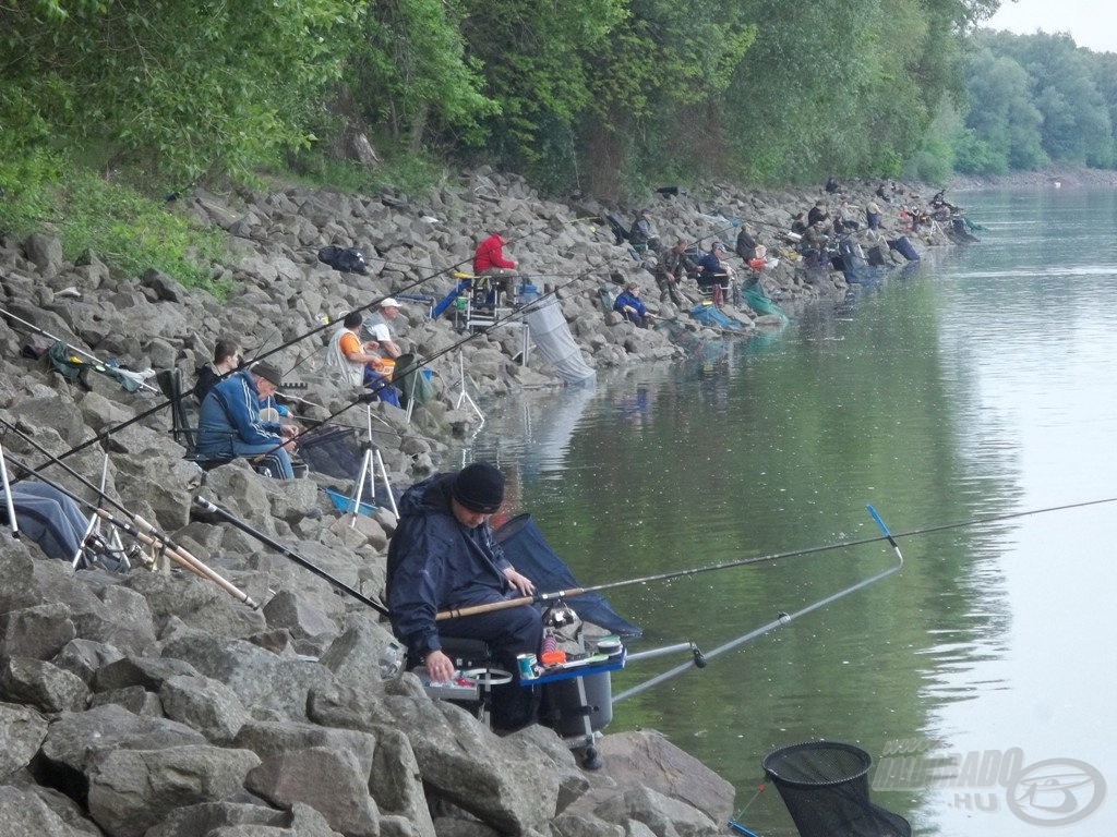 Mindenki a helyén, kezdődhet a verseny!