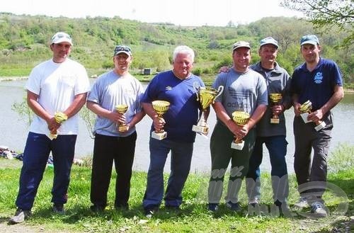 Balról jobbra: 3. Tóth Gábor, Duics János; 1. Bede Sándor, ifj. Bede Sándor; 2.  Hovorka Béla, Gyurkó Gábor