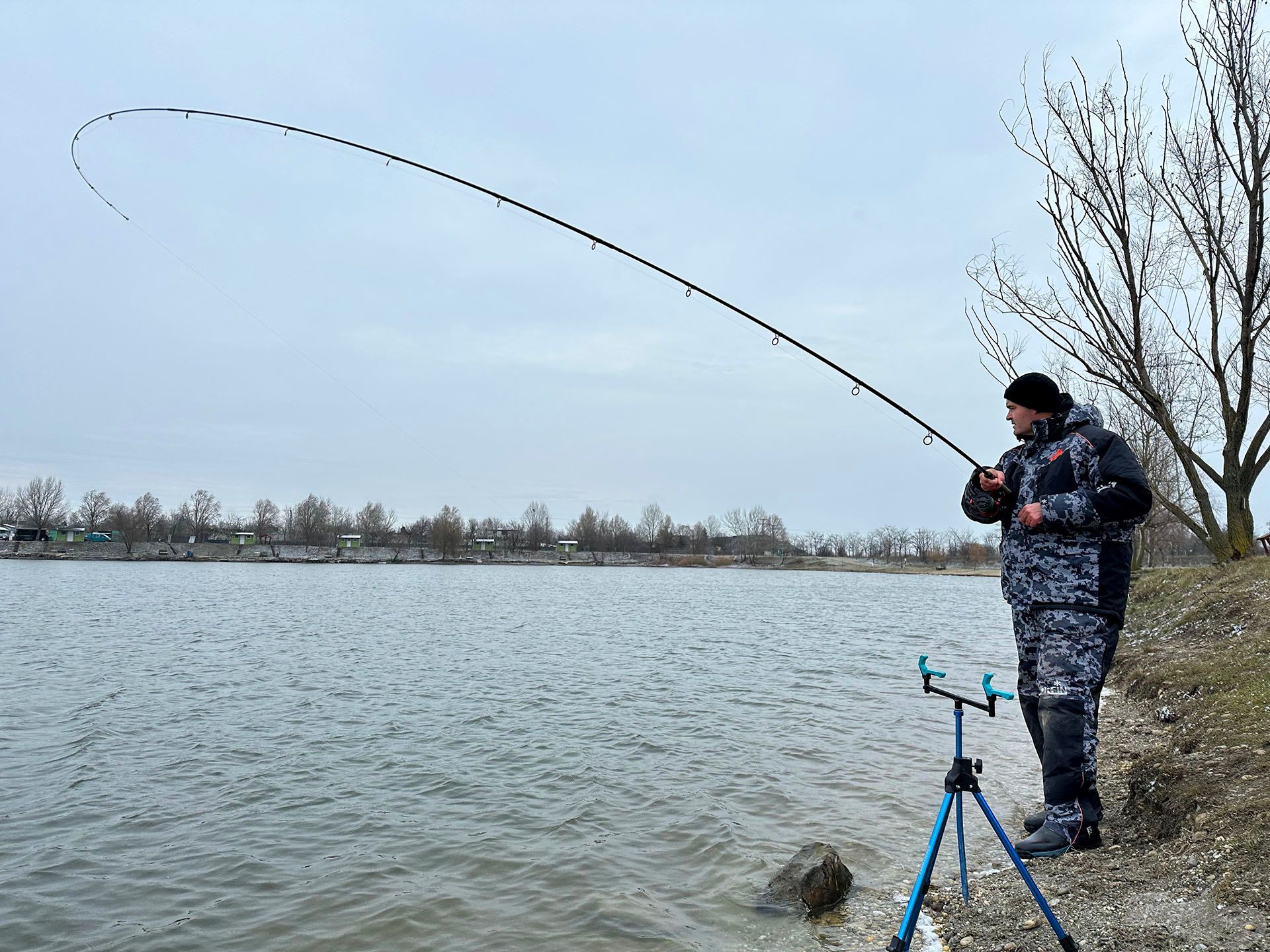 A rugalmas bottest felőrli a hal erejét, főleg, ha a zsákmányt 100 méterről kell „kihúzni”