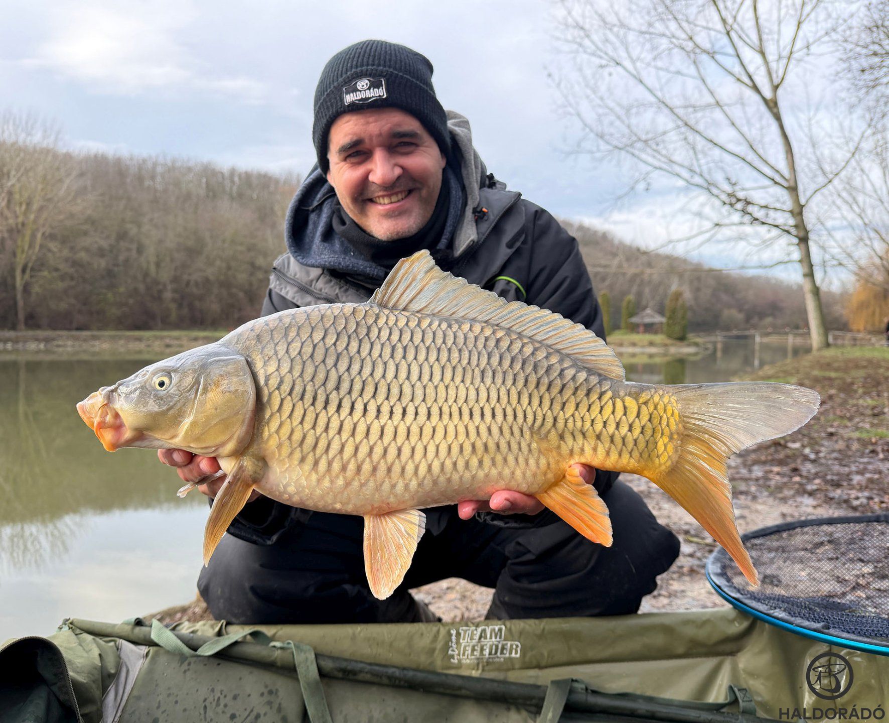A tóban lakó termetes pontyok most elkerültek, de így is szuper téli horgászat volt!