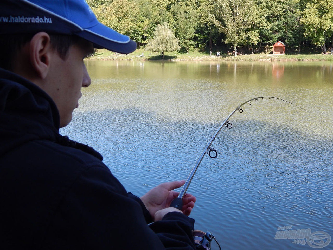 A botomat - Spro Team Feeder - rendesen megdolgoztatta a sejtelmes látogató, az orsó fékje is többször csak úgy visított a terheléstől