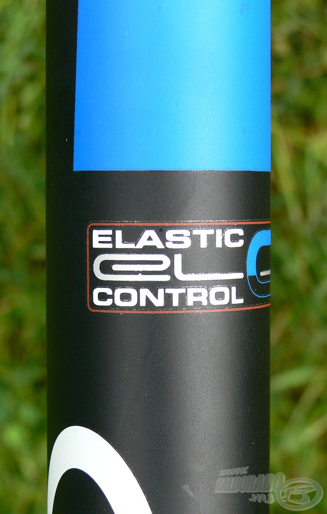 A botba gyárilag egy 2 részes „Elastic Control” (oldalkivezetéses) top szett került, mellyel kiválóan kalibrálható a bothoz használt gumi feszessége