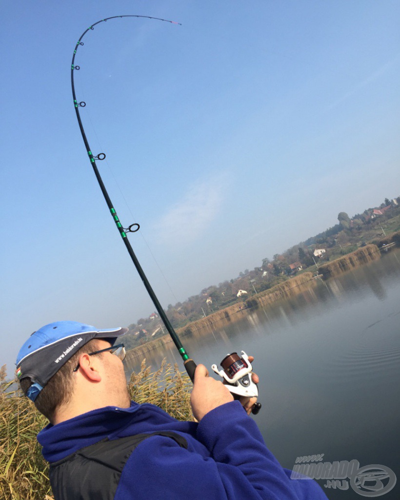 A keményebb ellenféllel is nagyon finoman bánik a Mistral Carp Feeder