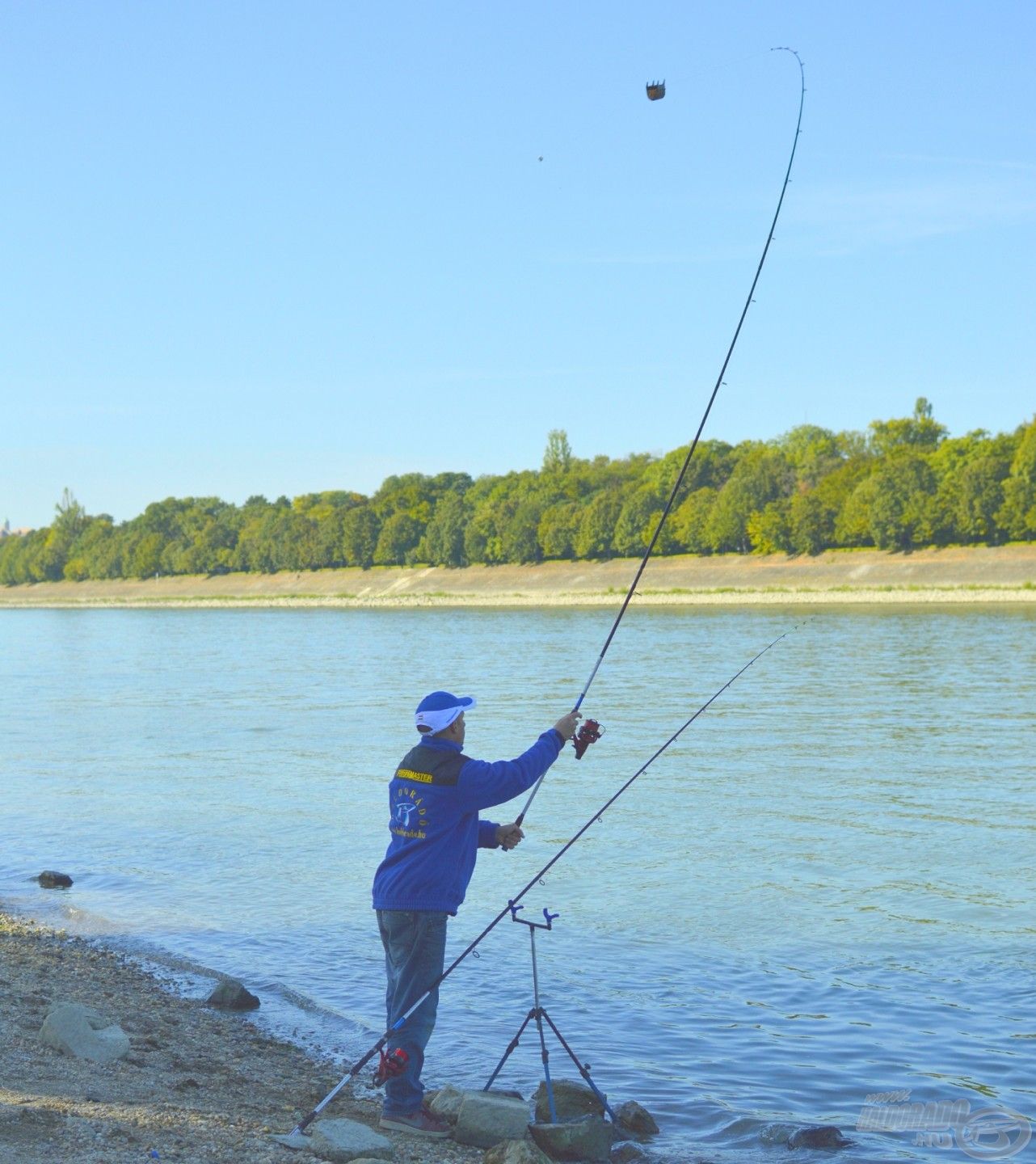 Repül a Big River kosár telis-tele márnacsemegével…