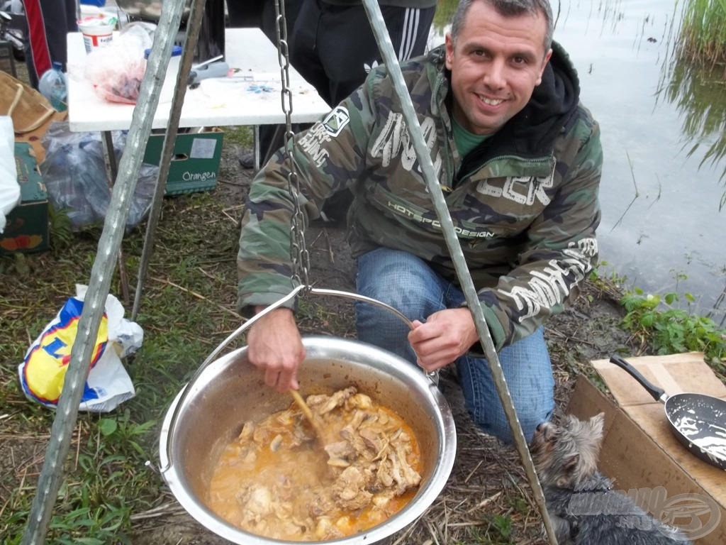 Kész a kaja! Béla elégedett, vagy csak kellően optimista