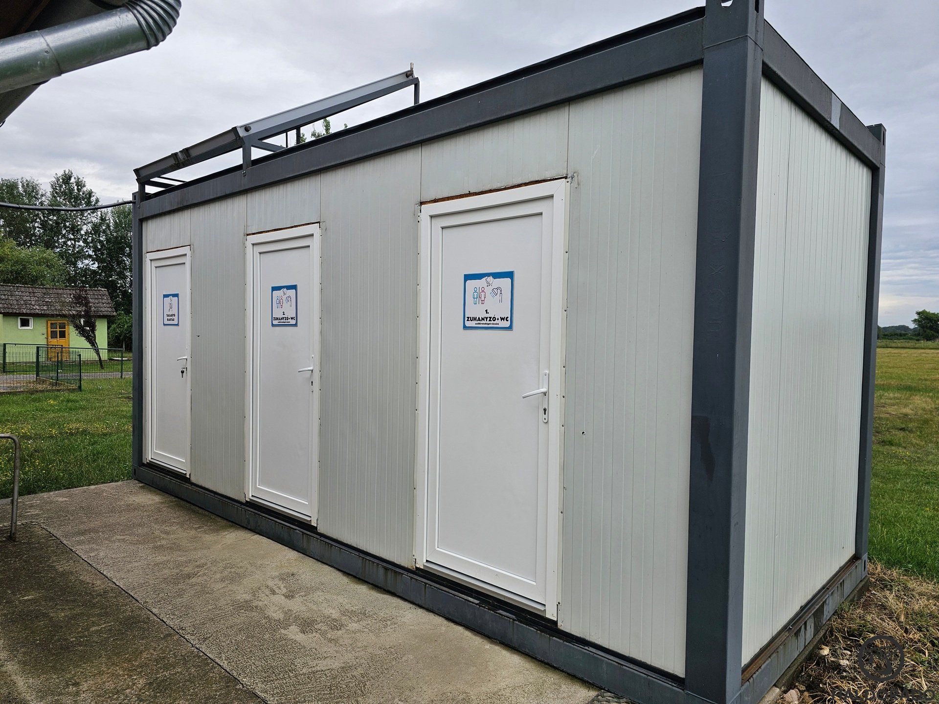 Zuhanyozásra is van lehetőség…