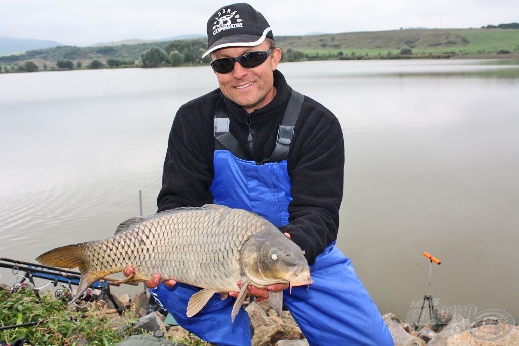 Döme Gábor az első óra végén fogott 4,2 kilós tőponttyal