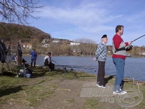 Strandi sekélyes koratavasszal. Pontyozás partról...