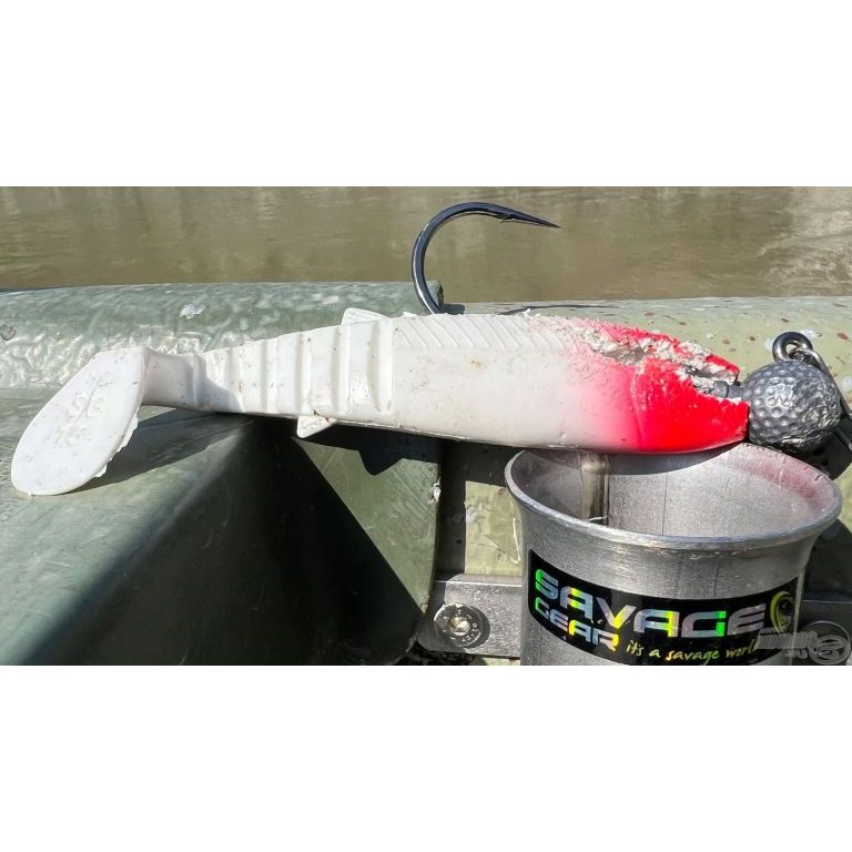 SAVAGE GEAR Cannibal Shad 15 cm - Red Head 1 db