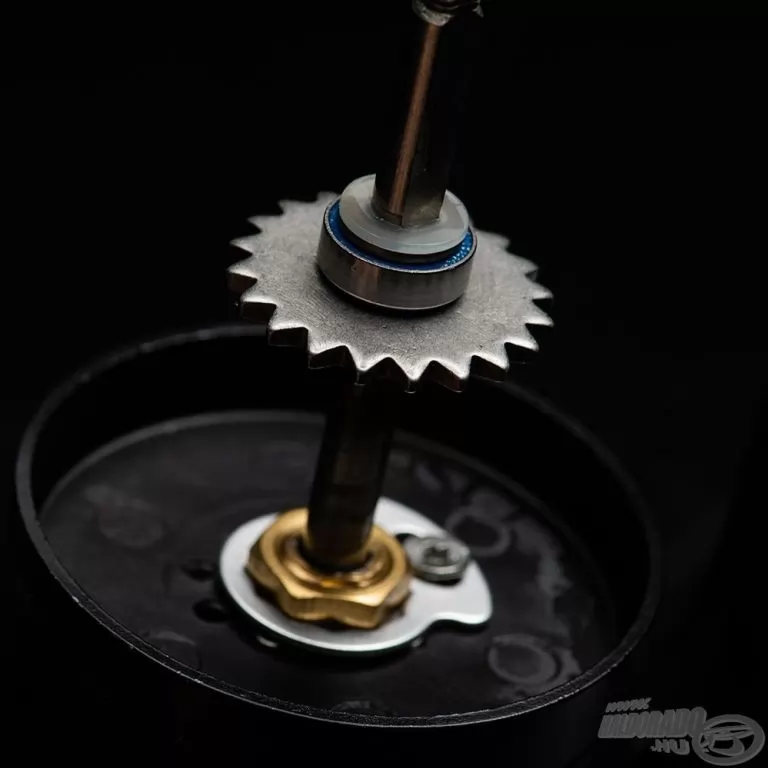 SAVAGE GEAR SGS8 10000 FD orsó  / 8