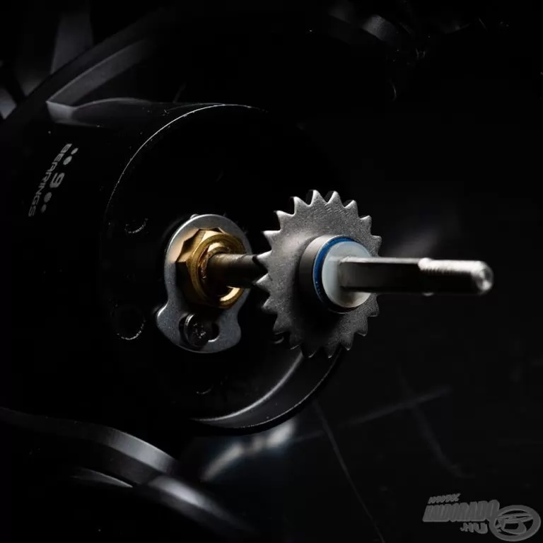 SAVAGE GEAR SGS8 4000 FD orsó  / 9